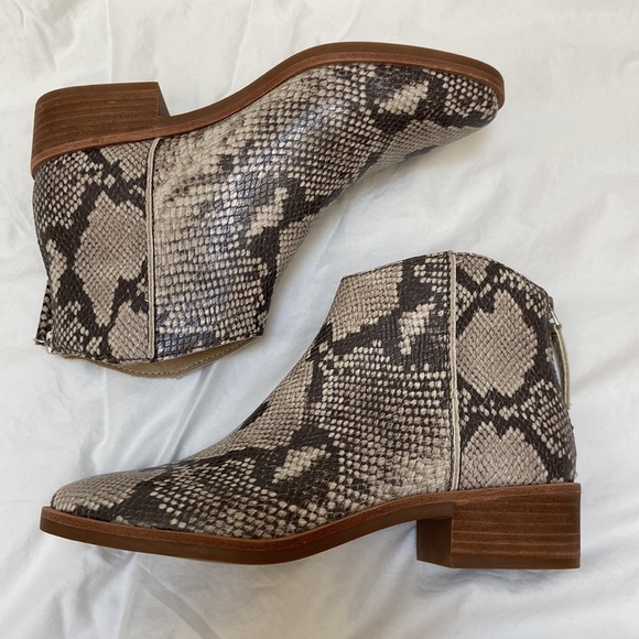 Women’s Dolce Vita faux snakeskin ankle booties. Style: TAVIN. Size 8M. Like new - Picture 5 of 14